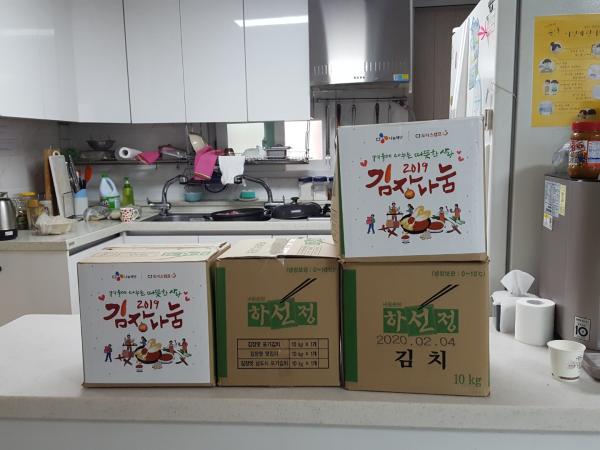 추운 겨울 맛있게 먹을 김장김치를 보내주셔서 감사합니다 ^^ 