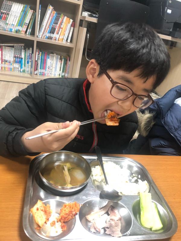 맛있는 김치 먹고 튼튼해져요! 